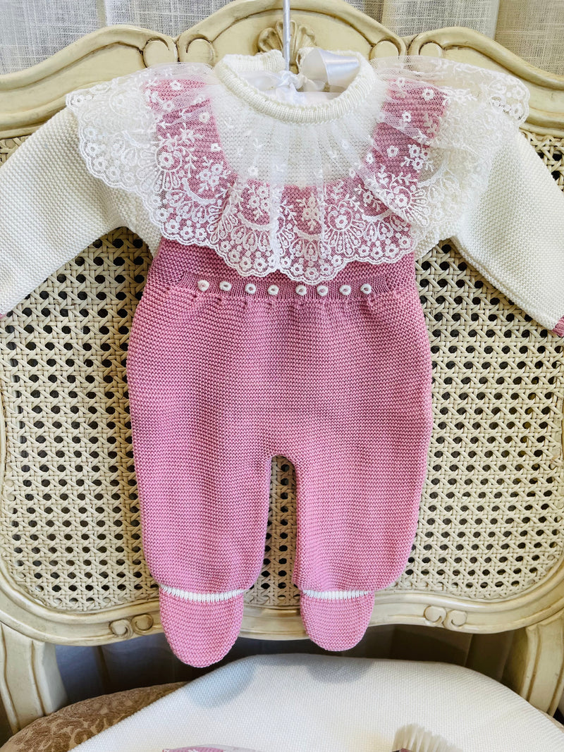 Aria coming home outfit Rosa Empolvado