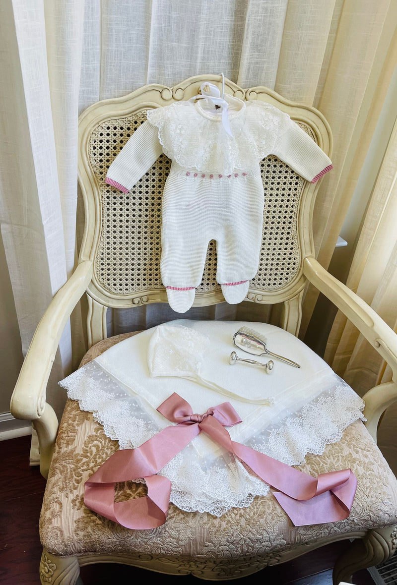 Aria coming home outfit cream & Rosa empolvado