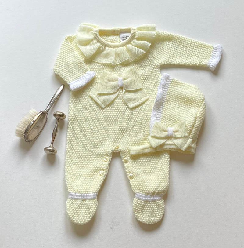 Coming home outfit yellow & white